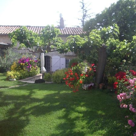 Bed and Breakfast Le Mas Fa Sua Malataverne Exterior foto